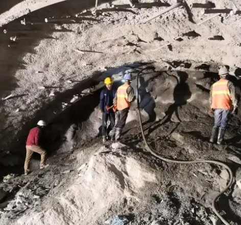 炉霍拱顶带模注浆料的施工流程及注意事项